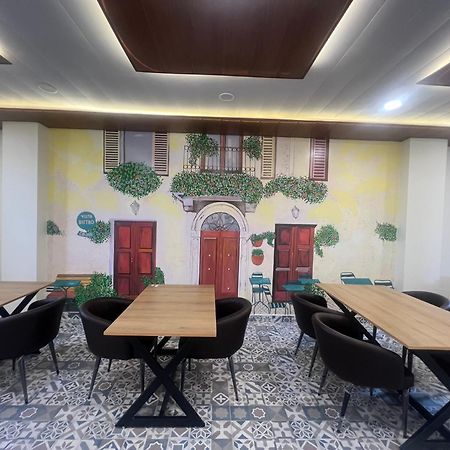 The Blue Vista Hotel Greater Noida Exterior foto