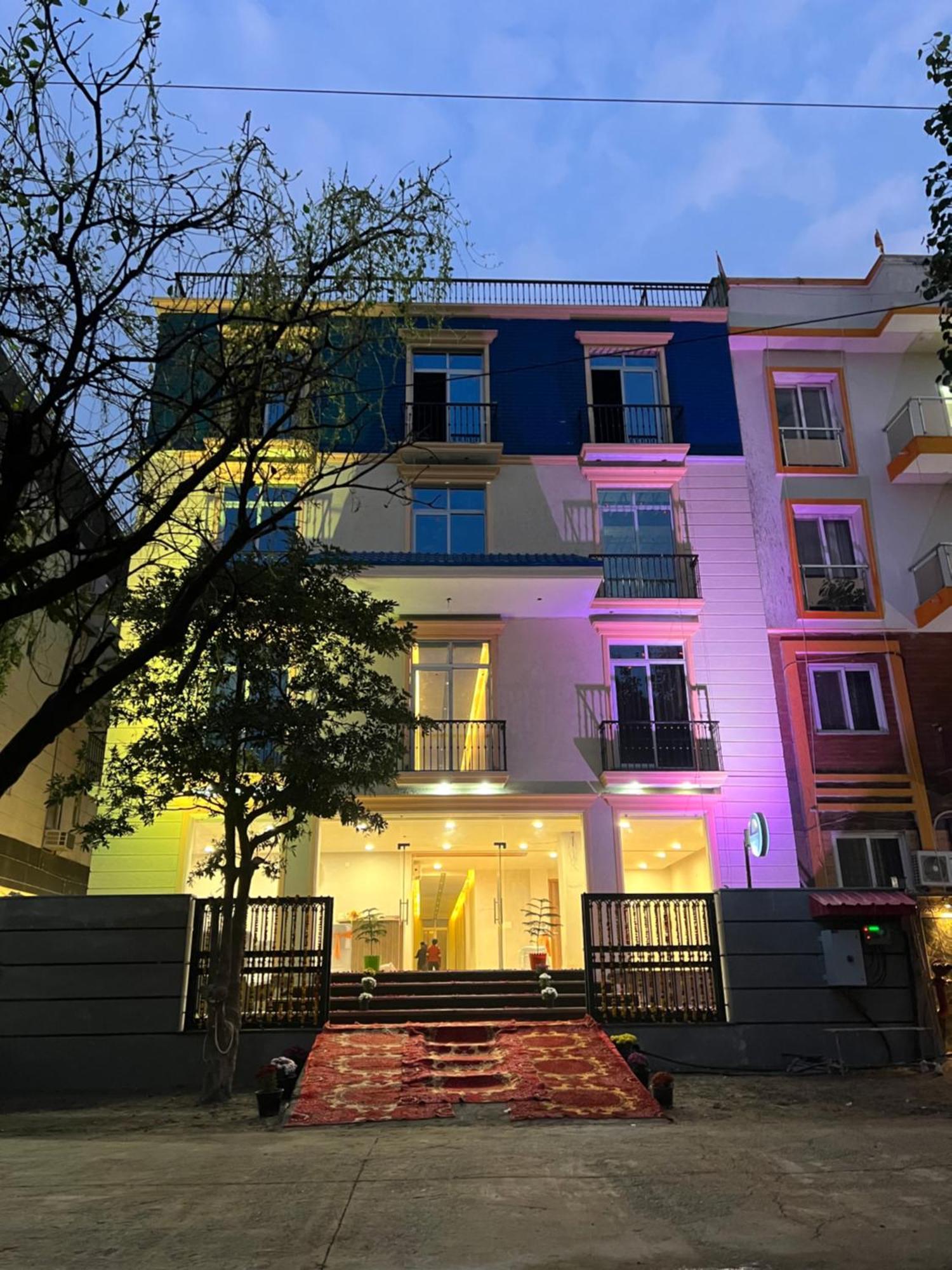 The Blue Vista Hotel Greater Noida Exterior foto