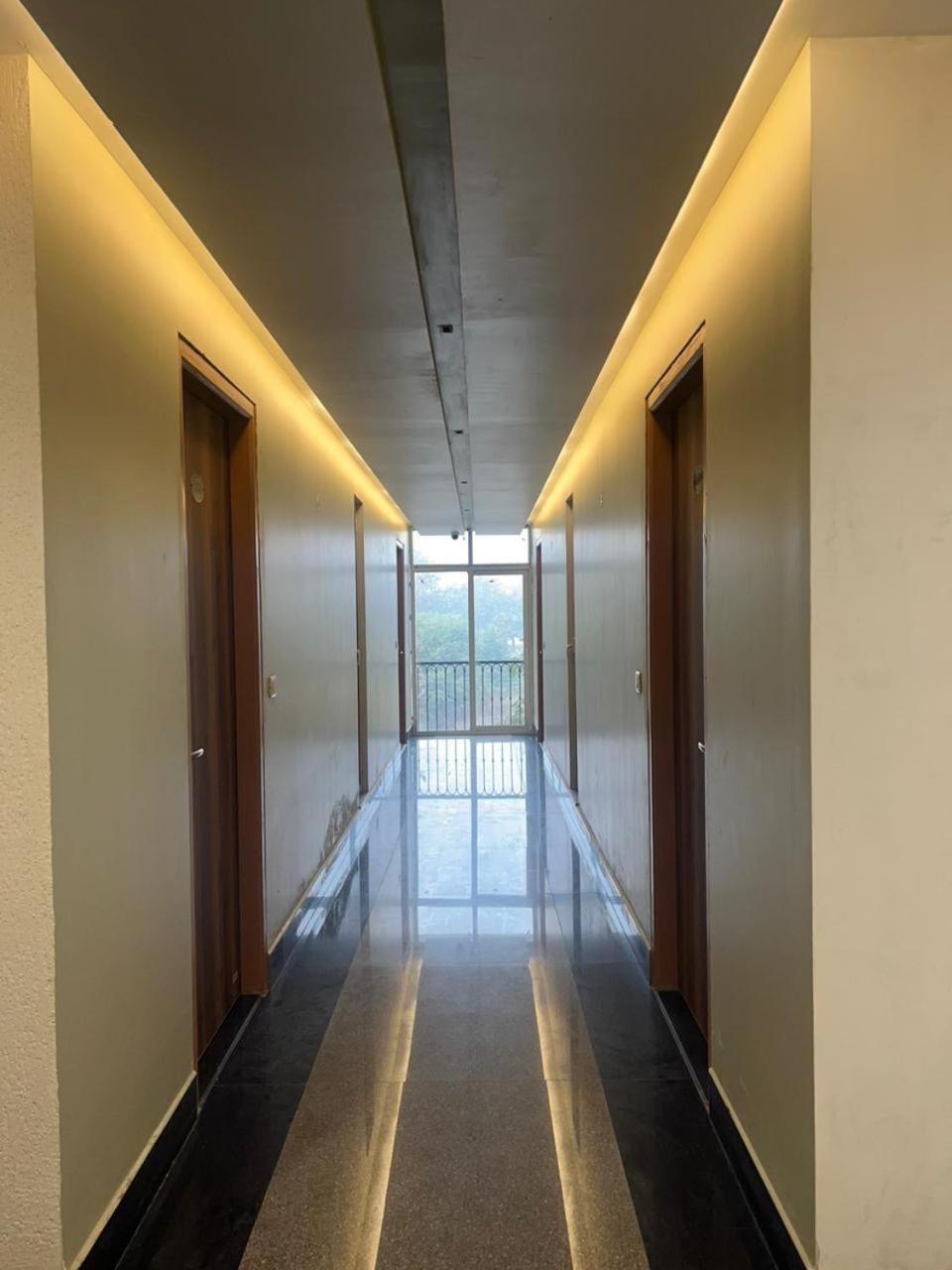 The Blue Vista Hotel Greater Noida Exterior foto