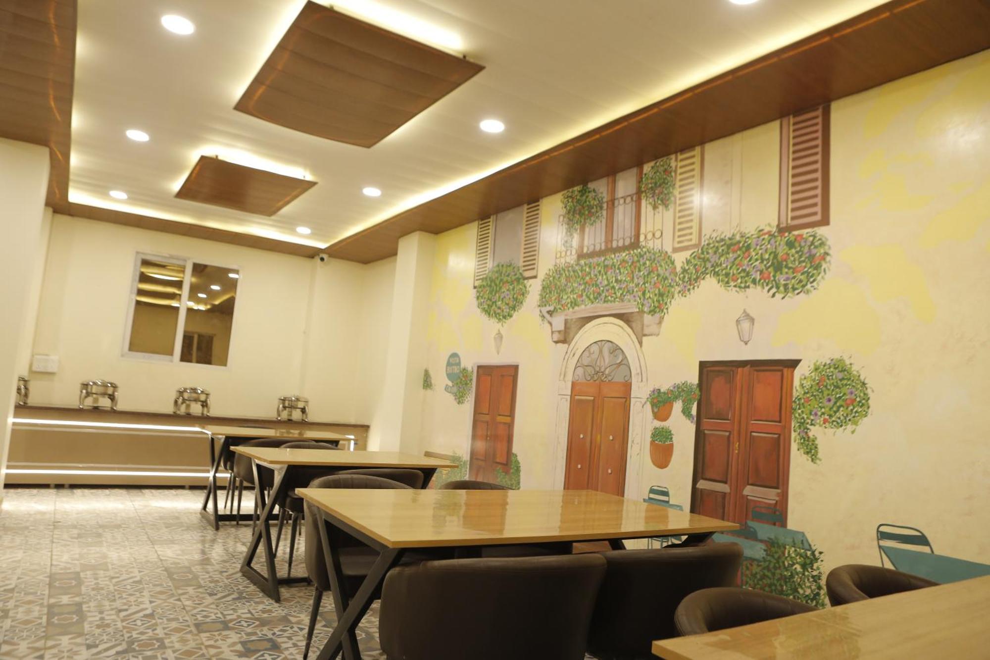 The Blue Vista Hotel Greater Noida Exterior foto