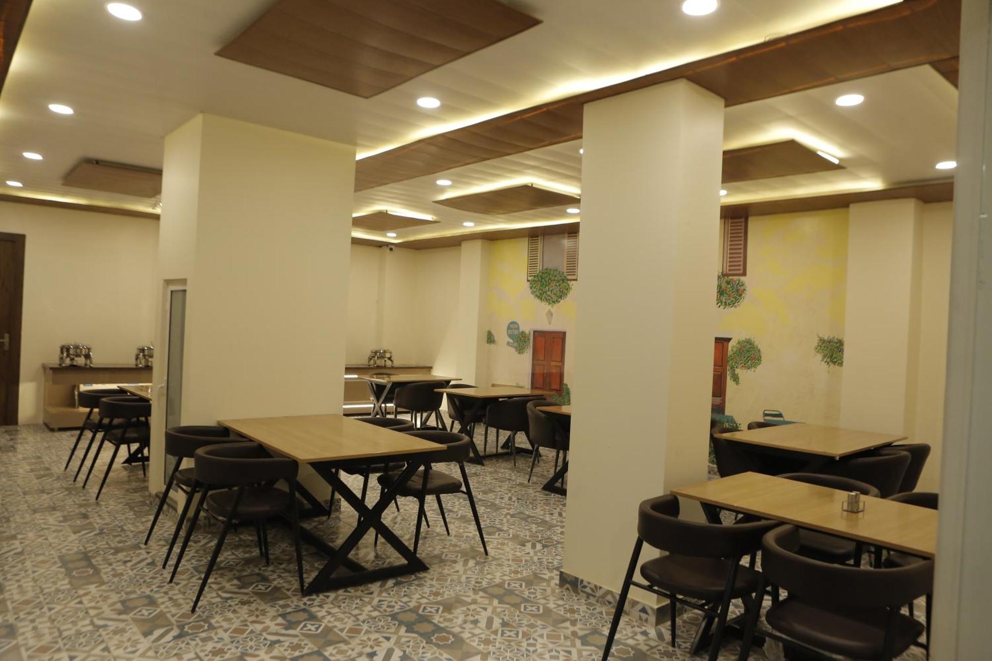 The Blue Vista Hotel Greater Noida Exterior foto