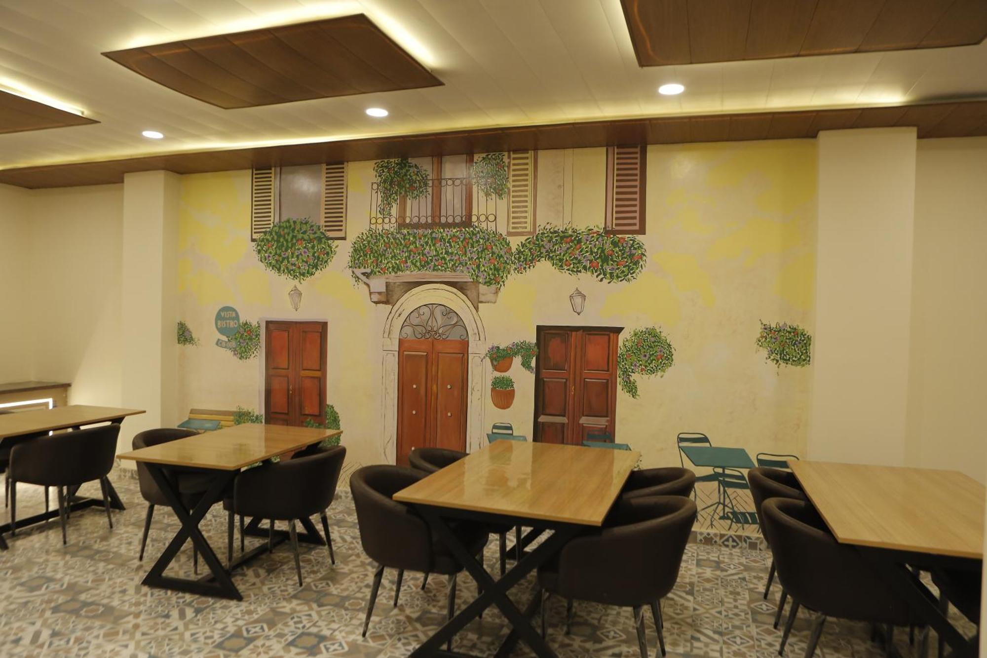 The Blue Vista Hotel Greater Noida Exterior foto