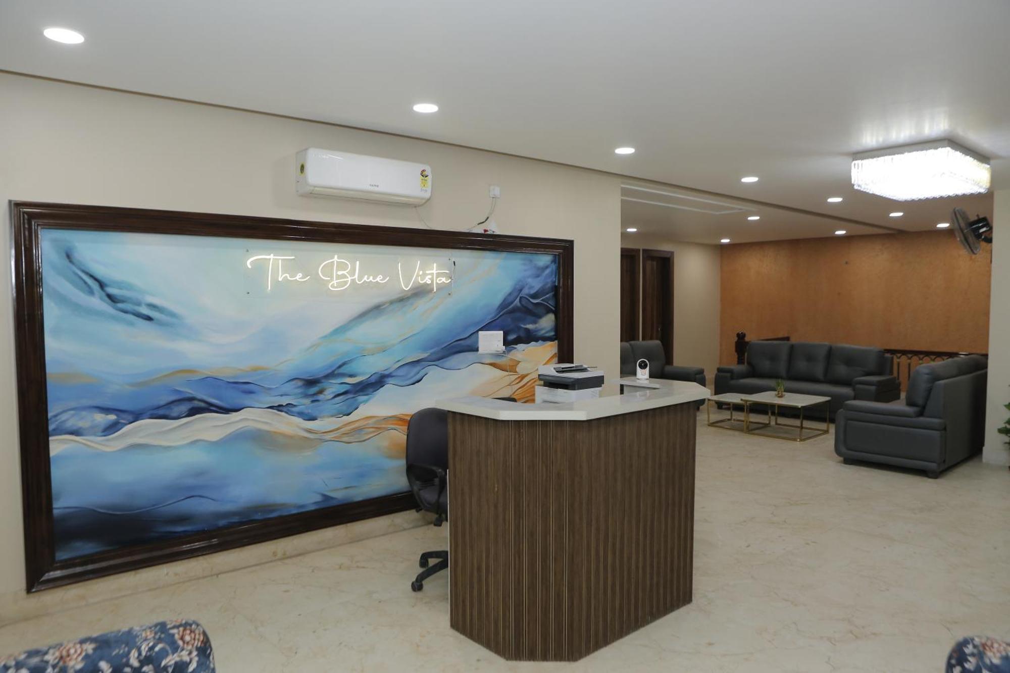The Blue Vista Hotel Greater Noida Exterior foto