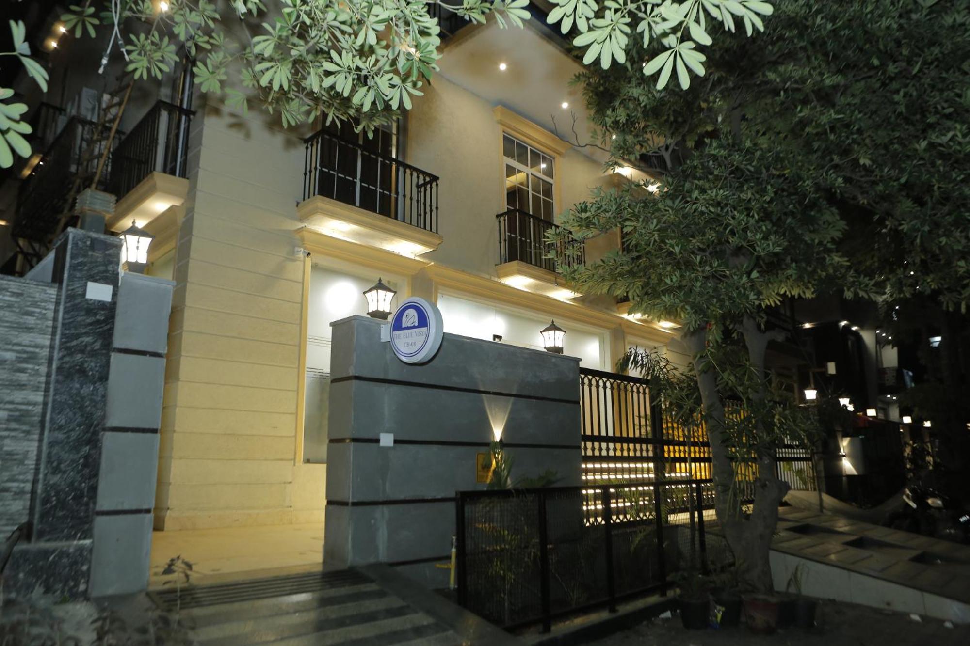 The Blue Vista Hotel Greater Noida Exterior foto