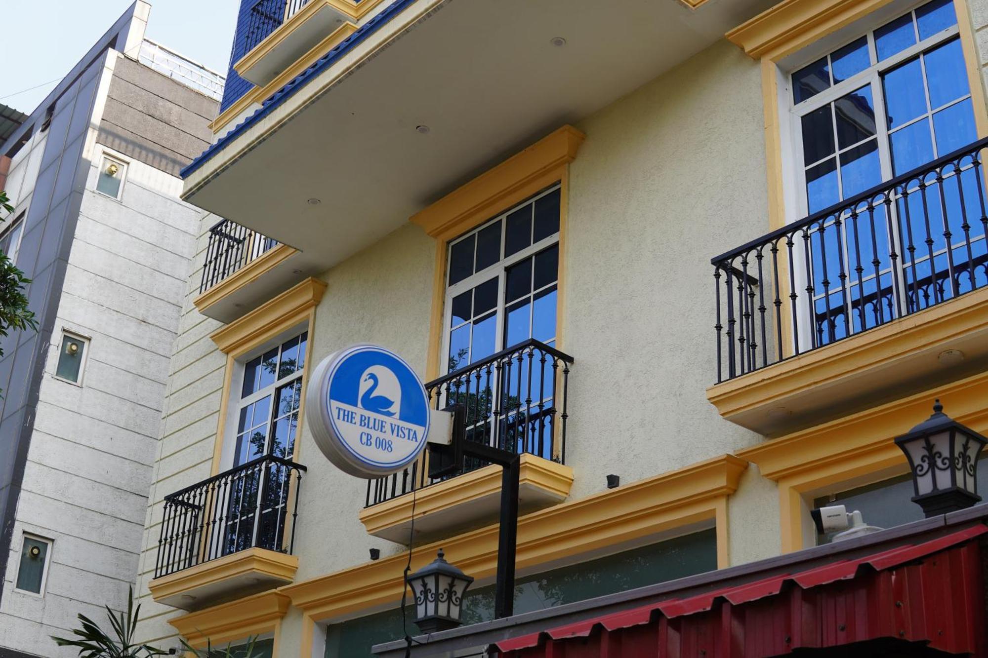 The Blue Vista Hotel Greater Noida Exterior foto